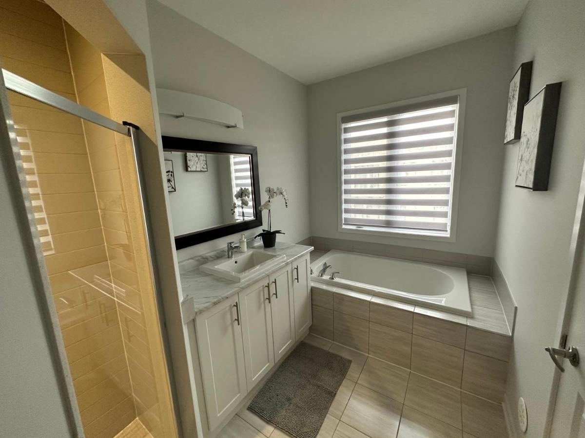 Modern Townhouse, Vaughan, Ontario, Canada Esterno foto