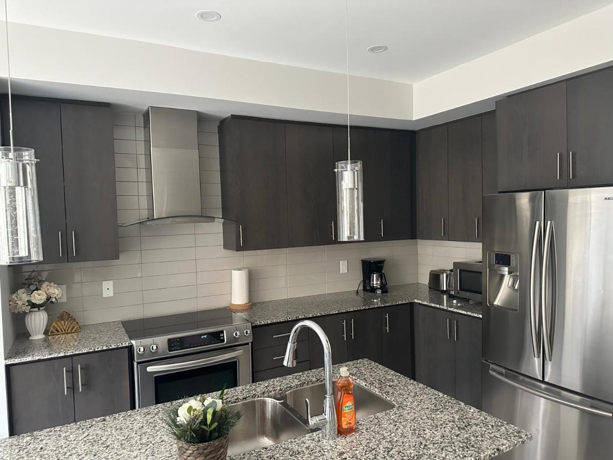 Modern Townhouse, Vaughan, Ontario, Canada Esterno foto